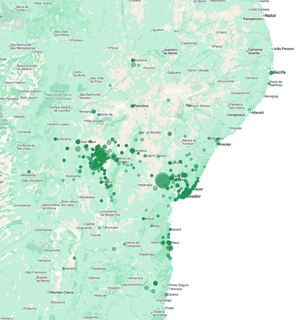 Mapa do Nordeste com pontos verdes marcando as instalações da Gauss, concentradas em Salvador, no Recôncavo e na região de Irecê