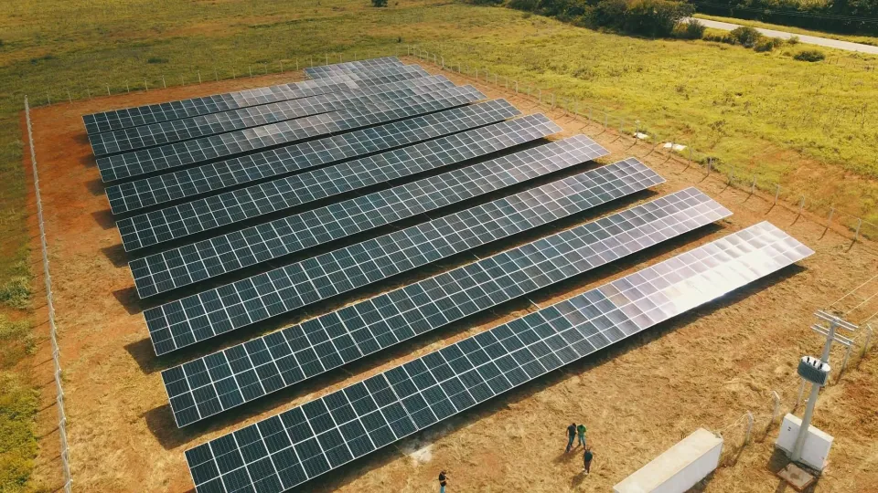 Usina de solo em estrutura fixa